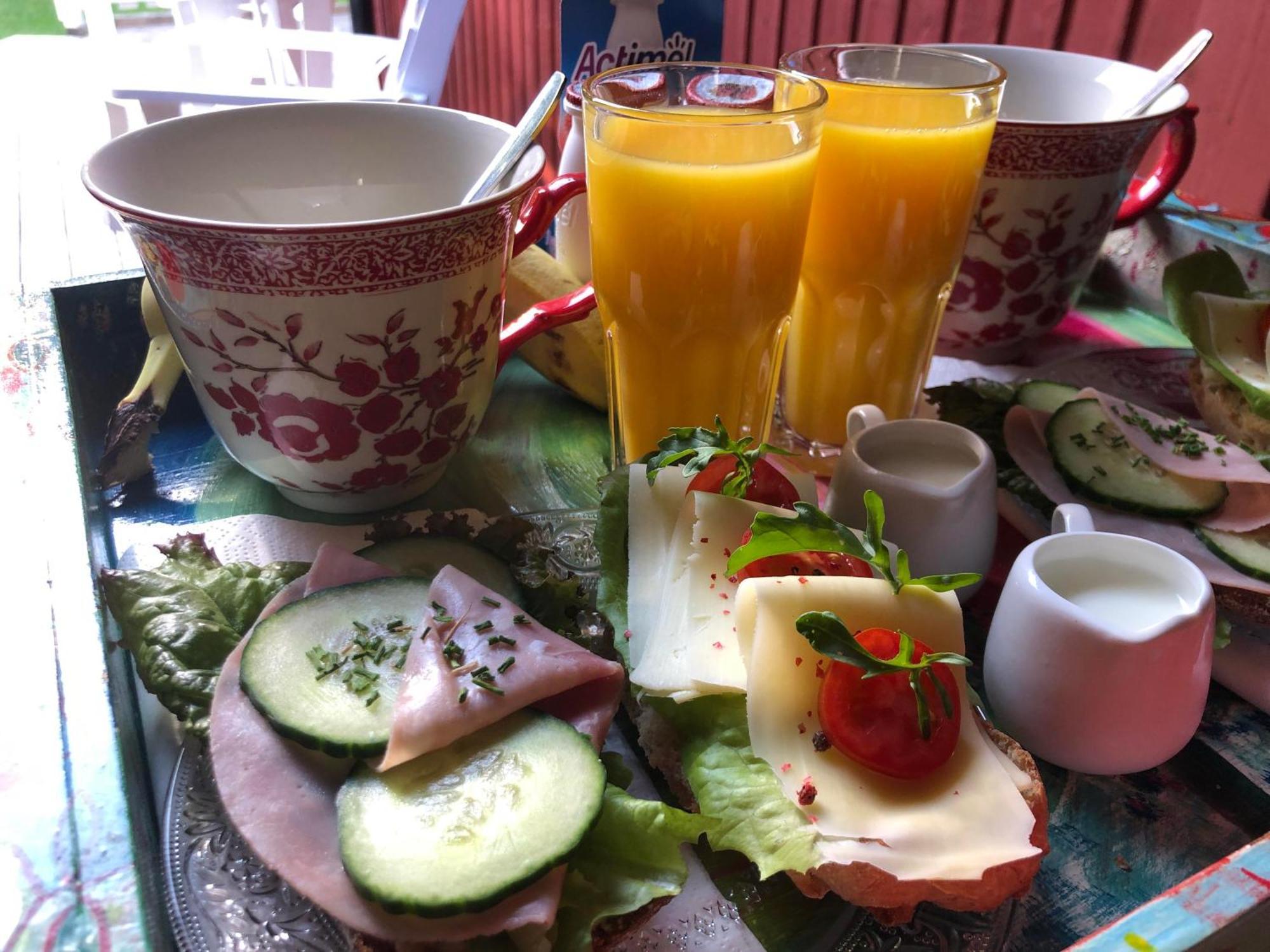 Minihus Med Stor Traedgardstomt Naera Golf Och Hav Villa Trosa Luaran gambar